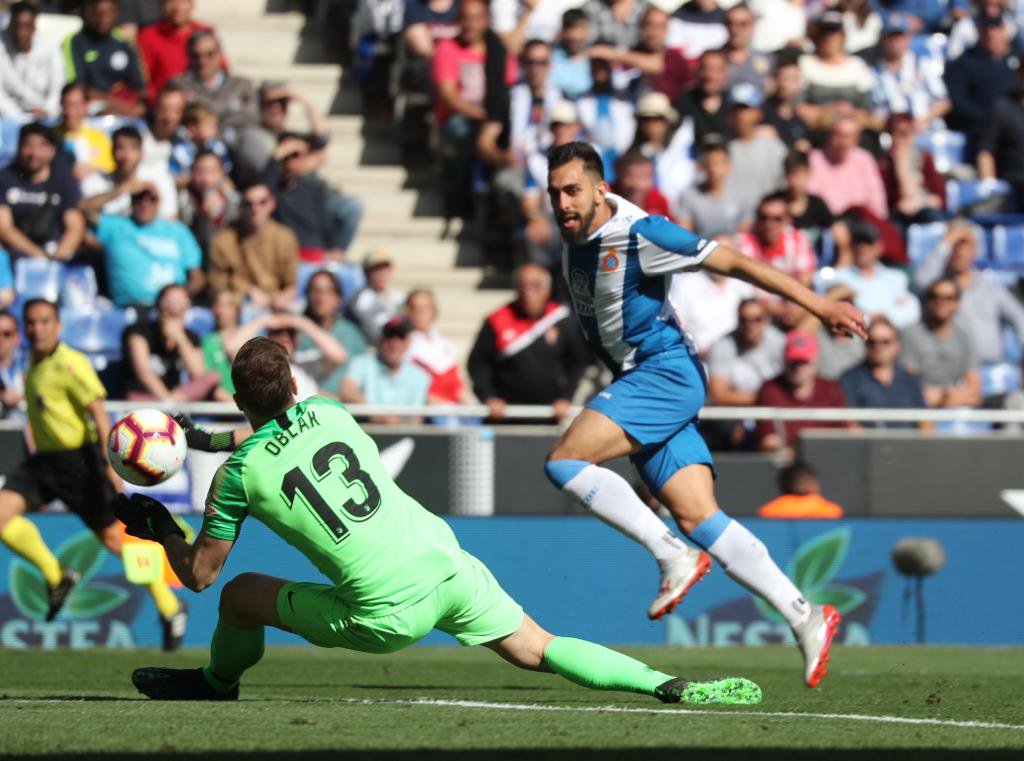 Atletico Madrid trở thành nạn nhân của Iglesias ở vòng 36. Anh lập cú đúp vào lưới Jan Oblak giúp Espanyol đánh bại Los Rojiblancos 3-0.
