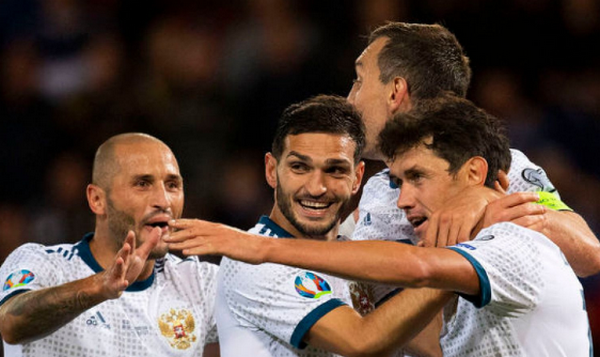 Nga - 18 bàn (6 trận): Sau thành tích vào đến tứ kết World Cup 2018, bóng đá Nga tiếp tục thi đấu ấn tượng. Họ đã thắng 5/6 trận vòng loại (chỉ thua Bỉ) và ghi được 18 bàn.