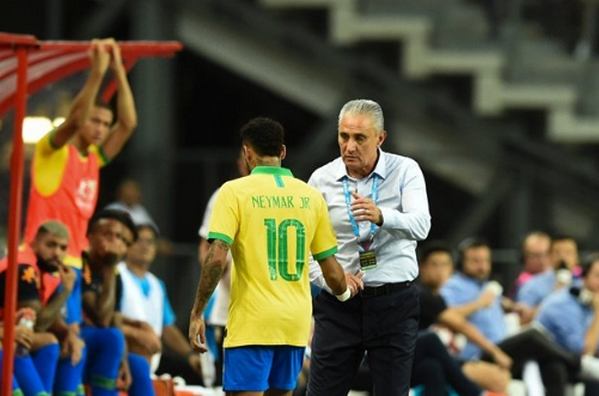Đáng chú ý, đây là trận đấu mà ngôi sao Neymar sớm phải rời sân ở phút 12.