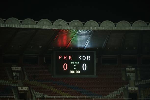 Không được trực tiếp, 'derby' Hàn-Triều còn không có khán giả - Bóng Đá