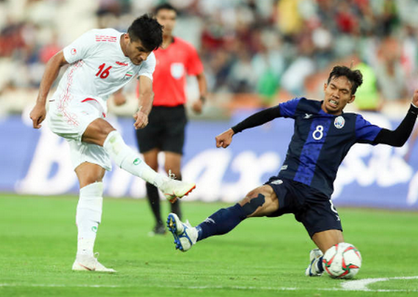 Thắng Cambodia 14-0 nhưng vừa thua sốc, Iran văng khỏi top 2 bảng C - Bóng Đá