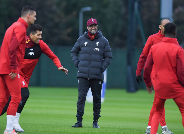'Chọc giận' Van Dijk, Alisson nhận cái kết đắng trên sân tập - Bóng Đá