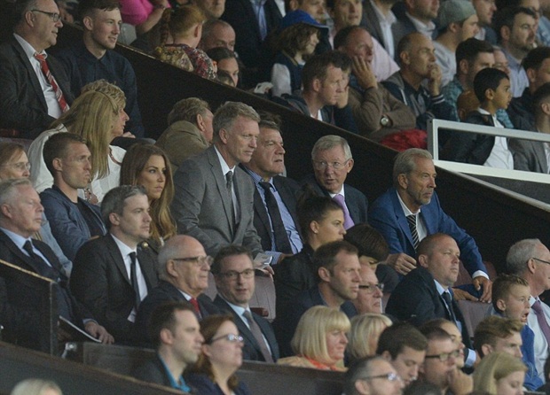 Sir Alex Ferguson, HLV David Moyes và Sam Allardyce (tân HLV tuyển Anh) cũng có mặt trên khán đài. Ảnh: Internet.