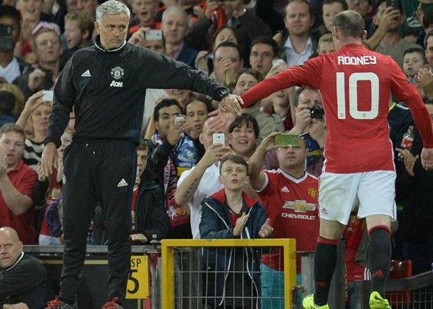 Rooney nhường chỗ cho Rashford. Ảnh: Internet.