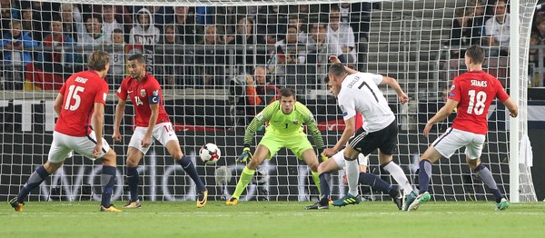 Draxler nhân đôi cách biệt.