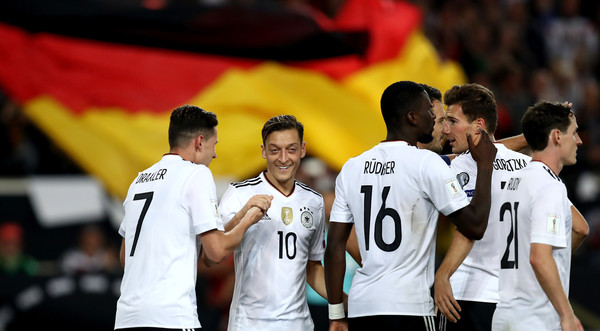 Leon Goretzka vào sân và có bàn thắng sau 5 phút.