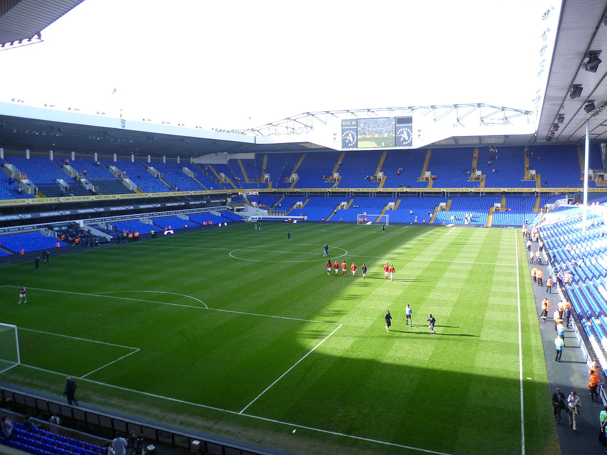 Hình ảnh sân White Hart Lane cũ.