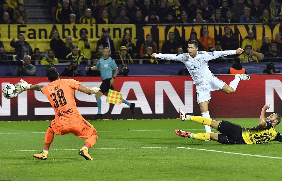 Nhưng Ronaldo đã kết liễu trận đấu bằng cú sút uy lực.