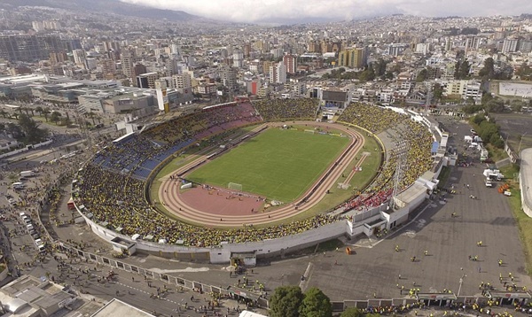 SVĐ Estadio Olimpico Atahualpa cao 2782 mét so với mực nước biển.