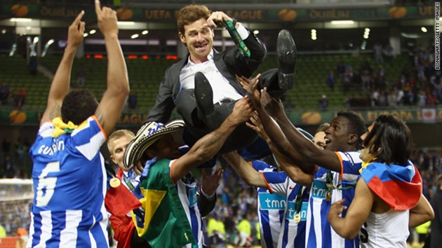 Mourinho đệ nhị và chức vô địch Europa League 2011.