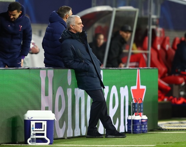 Mourinho lại đang gặp khó tại Tottenham.