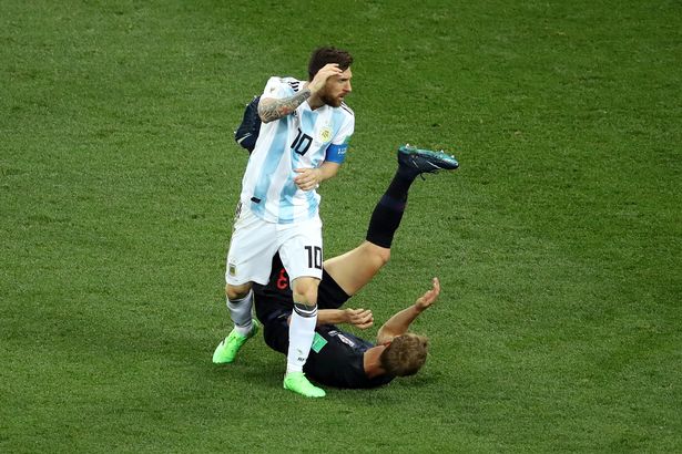 Lionel Messi: Eight times he's been Argentina’s bad boy after Edinson Cavani bust-up - Bóng Đá