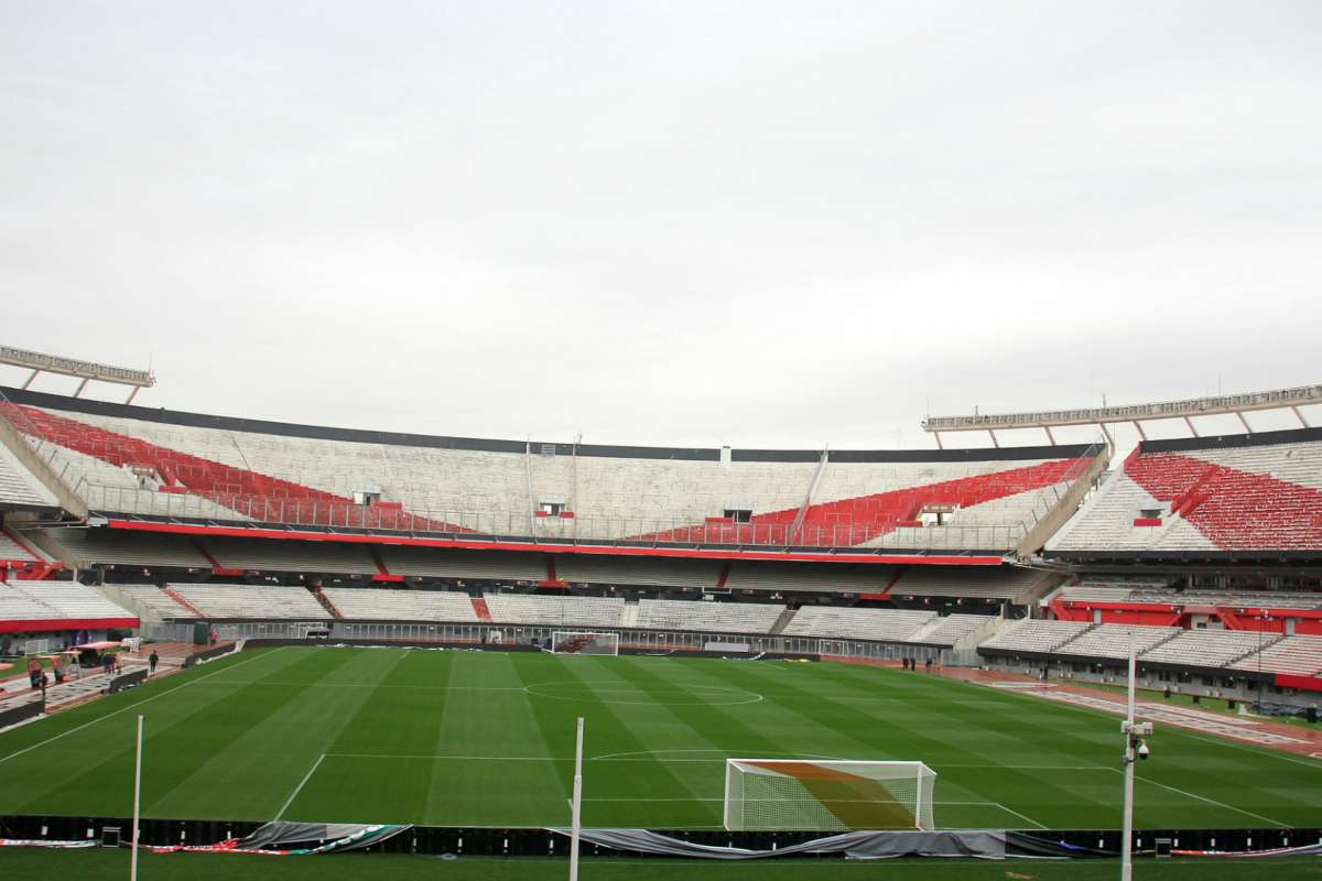 River-Atletico Tucuman clash suspended after hosts refuse to open stadium amid coronavirus outbreak - Bóng Đá
