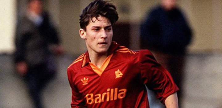 Totti remembers his debut: '27 years have passed. The love for Rome will never end 'PHOTOS and VIDEO - Bóng Đá