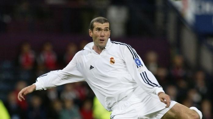 Với cả tư cách cầu thủ và HLV, Zinedine Zidane đã mang về cho Kền kền trắng 4 chiếc cúp Champions League.