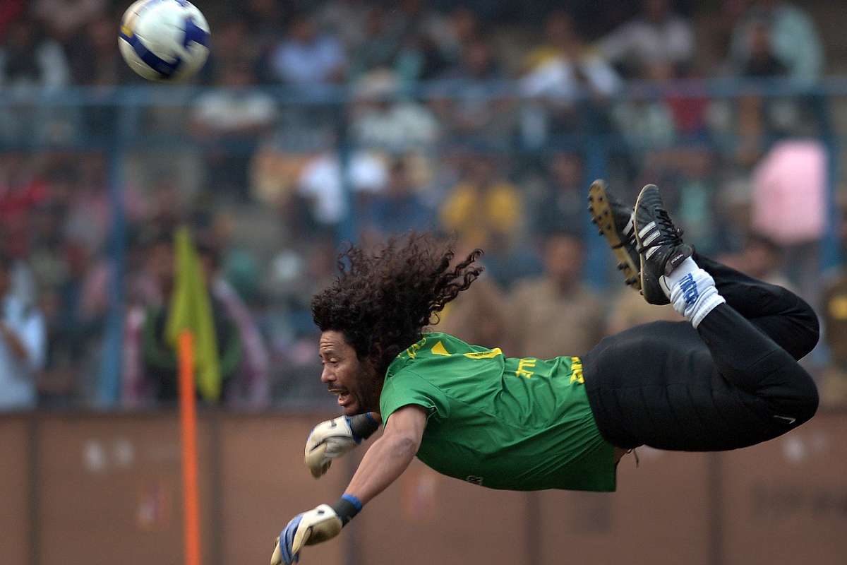 4. Rene Higuita - 41 bàn. Rene có 3 bàn thắng cho đội tuyển Colombia, trong đó có bàn trước Venezuela ở Copa America.