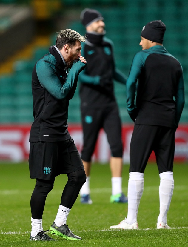 PHOTO: TIERNEY BRINGS CELTIC INFLUENCE TO ARSENAL TRAINING SESSION - Bóng Đá