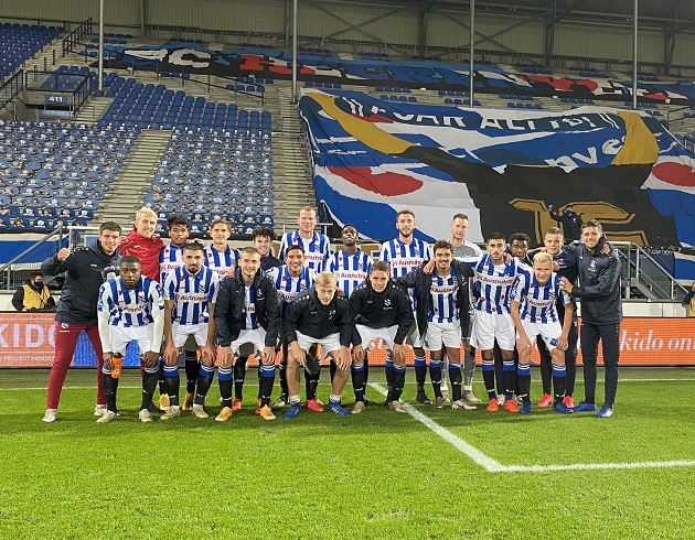 Eredivisie side Heerenveen put 15,000 teddy bears in the stands this weekend to raise awareness for children in the Netherlands who have cancer.  - Bóng Đá