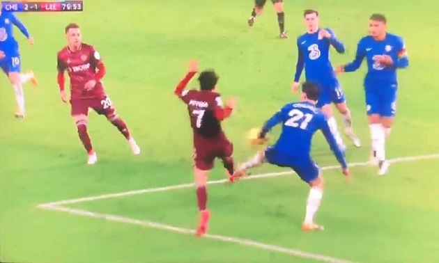 Hành động 'dại dột' của sao trẻ Leeds giúp Chelsea giành chiến thắng - Bóng Đá
