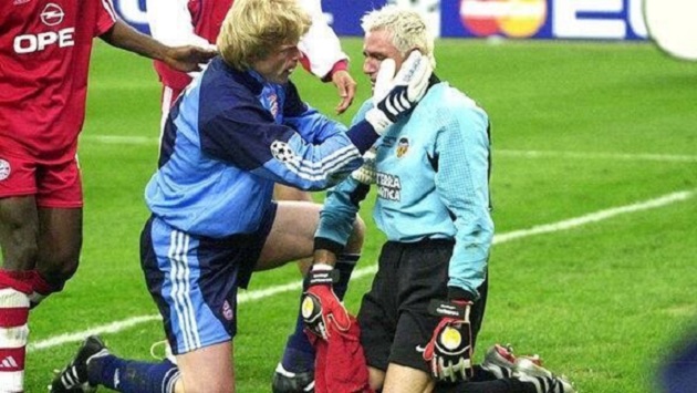 "Dị nhân" người Đức an ủi "gã khùng" trong trận chung kết Champions League 2000-2001.