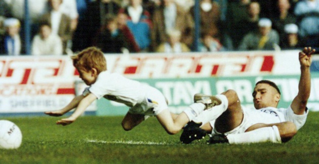 Đến trẻ con Vinnie Jones cũng không tha.