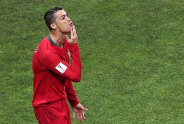 Ronaldo giải thích về pha ăn mừng đầy ngạo nghễ - Bóng Đá