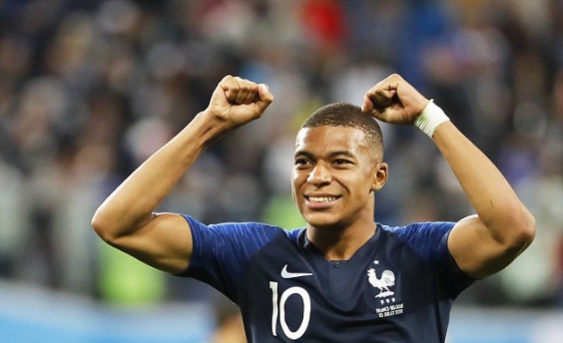 Ferdinand choáng với tốc độ của Mbappe, chỉ ra cách duy nhất để ngăn chặn - Bóng Đá