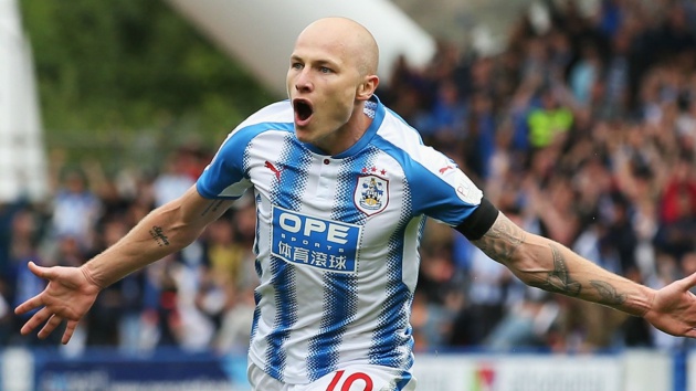 Mooy là thành viên chủ chốt của Huddersfield vào thời điểm này.