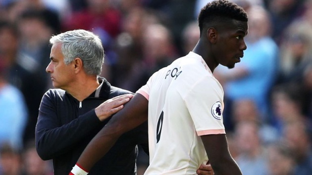 Pogba bị HLV Mourinho rút khỏi sân từ khá sớm trong trận đấu với West Ham.