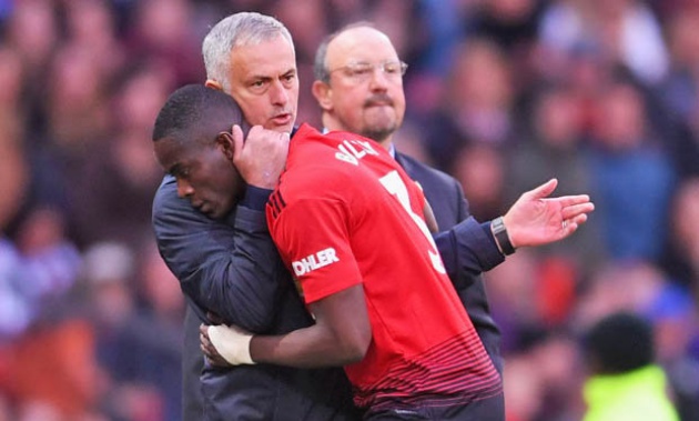 Mourinho hành xử bất ngờ với Bailly sau khi thay ra ngay phút 19 - Bóng Đá