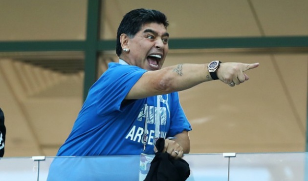 Sốc! Maradona sẽ vĩnh viễn mất đi khả năng chơi bóng - Bóng Đá
