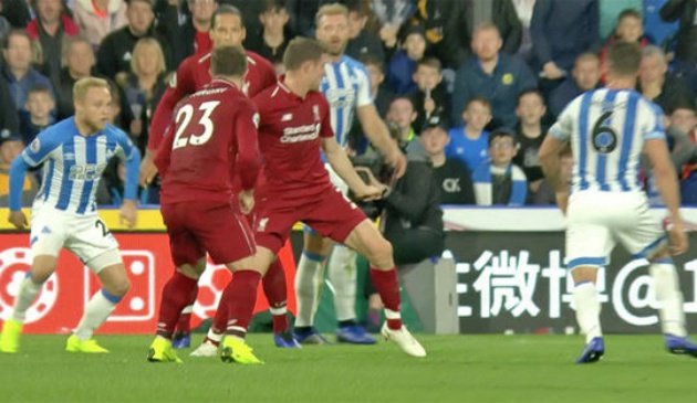 Tranh cãi: Trọng tài cướp mất quả penalty của Huddersfield? - Bóng Đá