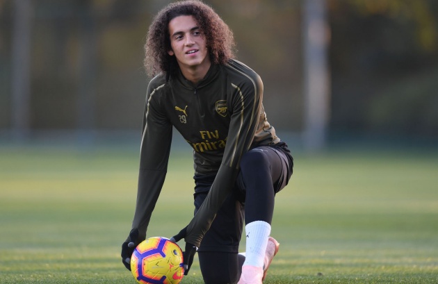 Không được ra sân nhưng Guendouzi vẫn cười như được mùa - Bóng Đá