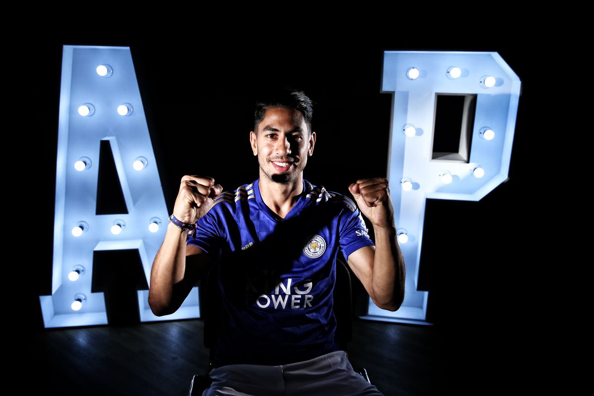 Perez là một trong số 8 bản hợp đồng mới của Leicester City. Đội bóng này chi ra 91 triệu bảng, chỉ hơn một chút so với việc bán Maguire cho MU.