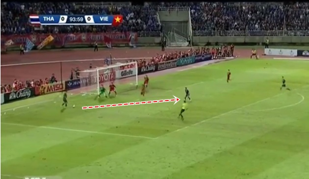 Nếu Supachok bình tĩnh chuyền bóng cho Chanathip, có lẽ Thái Lan đã hạ Việt Nam vào giây cuối cùng của trận đấu.