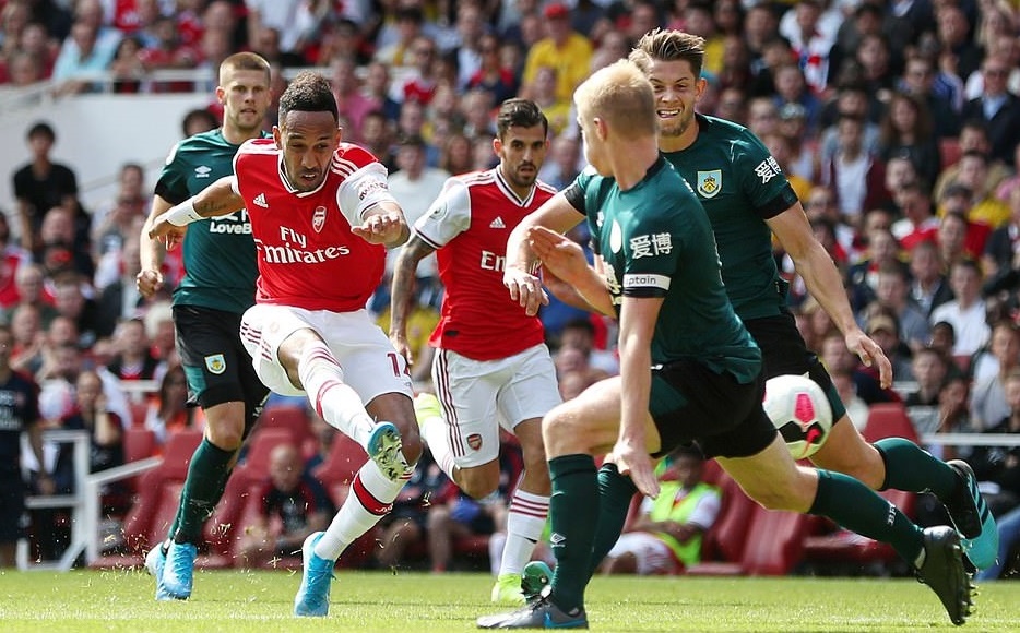 Một tuần sau, Arsenal tiếp tục có được chiến thắng ở Premier League trước Burnley, nhưng Ozil vẫn không được đăng ký. Lần này, Dani Ceballos là người thay thế.