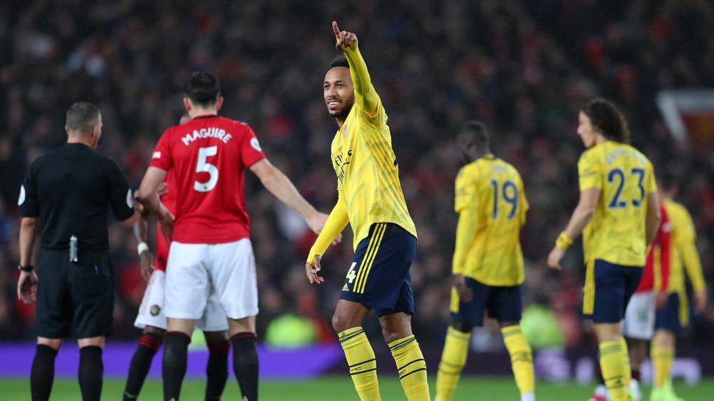 Trước trận gặp Quỷ đỏ, Ozil được thông báo là sẽ không đến Manchester cùng toàn đội Arsenal.