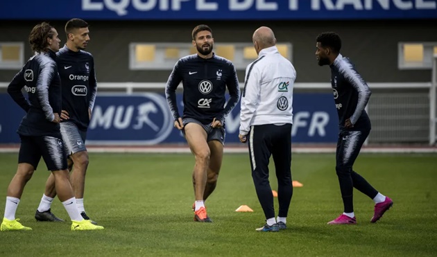 Olivier Giroud là cầu thủ giàu kinh nghiệm nhất của tuyển Pháp hiện nay, sau khi Hugo Lloris phải nghỉ dài hạn vì chấn thương tay ở trận thua của Tottenham trước Brighton.