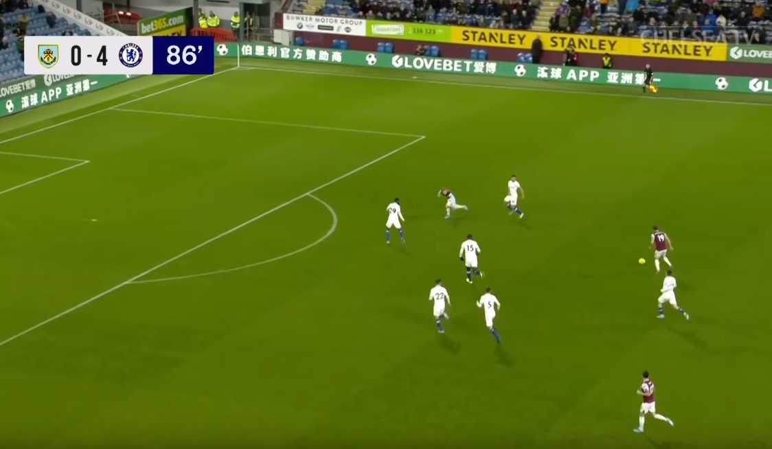 Chelsea chủ quan và để Jay Rodriguez hạ gục Kepa từ khoảng cách 35 mét.