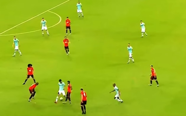 10 khoảnh khắc cực chất của Fred mùa này: Thánh 'nutmeg'! - Bóng Đá