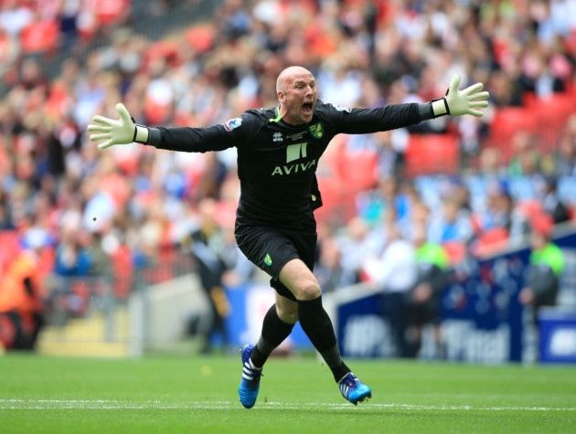 Ruddy hiện vẫn chơi cho một đội có hạng ở Premier League là Wolves. Thủ thành này không phải người gác đền hàng đầu, nhưng về cân nặng thì anh vô đối (96kg).