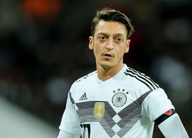 Chủ tịch Bayern xát muối vào nỗi đau của Ozil - Bóng Đá