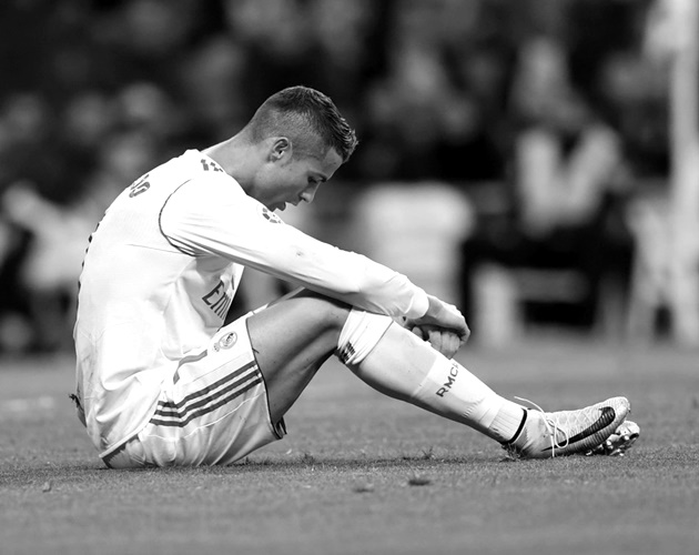 Đội nhà gục ngã, sao Real thừa nhận nhớ Ronaldo - Bóng Đá