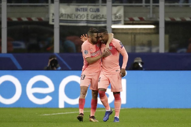 Sao Barca rơi nước mắt trong ngày Milan lạnh giá - Bóng Đá