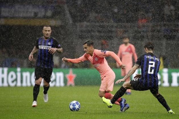 Sao Barca rơi nước mắt trong ngày Milan lạnh giá - Bóng Đá
