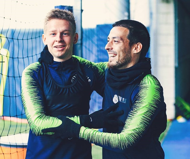 Song với việc Spurs bất ngờ ngã ngựa trước Wolves đêm 29/12, đại diện thành Manchester có cơ hội lấy lại vị trí thứ 2.