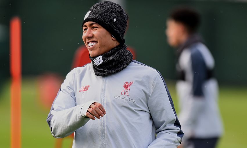 Ai cũng cười rạng rỡ.