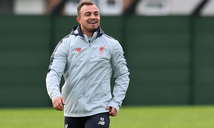 Và hiển nhiên, đoàn quân áo đỏ tiếp tục duy trì khoảng cách với Man City.