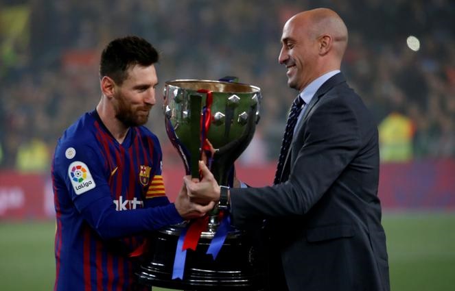 Vượt qua hành trình 9 năm, Barca xúc động đăng quang La Liga tại Camp Nou - Bóng Đá
