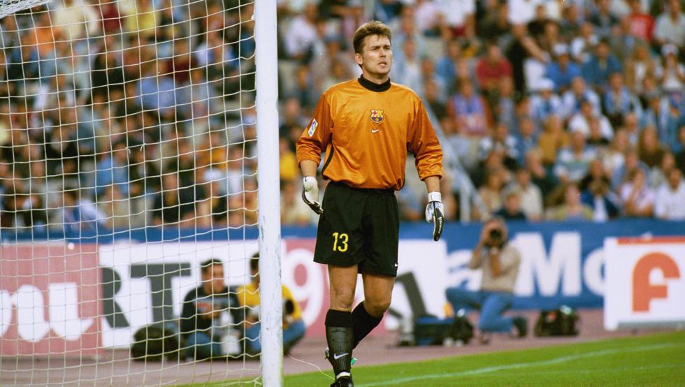 6. Ruud Hesp: Ruud Hesp khoác áo Barcelona từ năm 1997 đến 2000 và có 144 lần ra sân chính thức cho đội nhà.